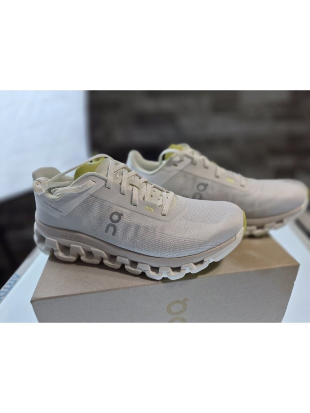 On Cloudflow 4 Womens 8.5 White Sand Road Running Shoes Sneakers 3WD30110248 NEW